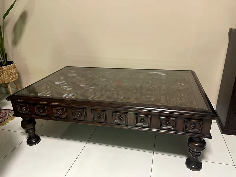 طاولة وسط كلاسيكية63207893636227111