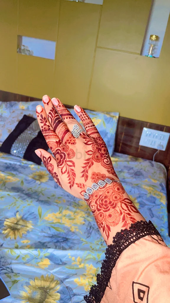 Henna artist for eid63187239698178111