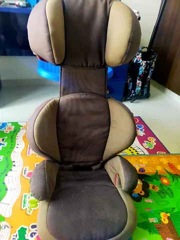 Maxi cosi car seat booster from 3 years until 12 years very good condition ONLY 60 AED