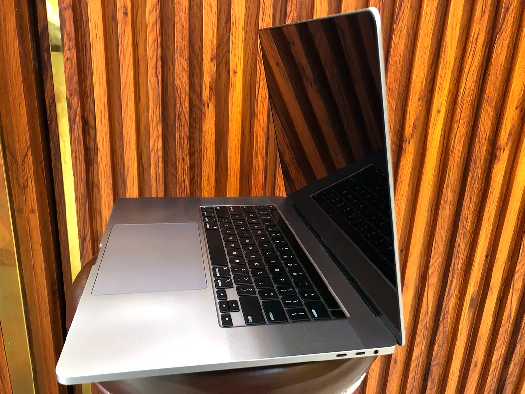 Macbook Pro A214163255536984321112