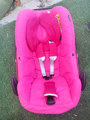 Maxi cosi infant pebble like new ONLY 70AED