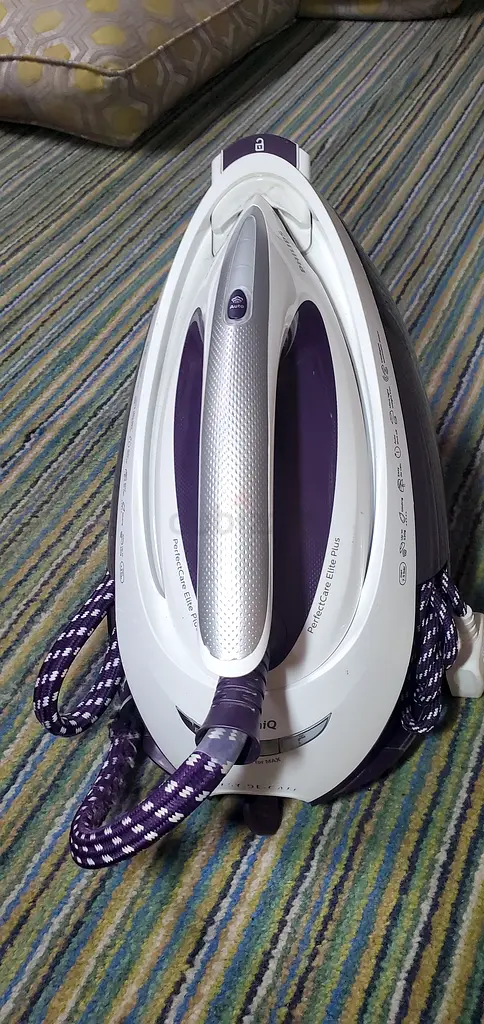 Philips brand steam iron63253972749058118