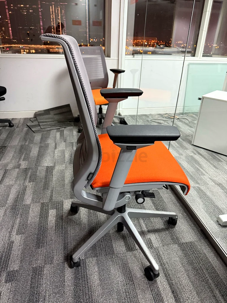 أبيع كرسي مكتب إرجونومي من شركة Steelcase63218317210627111
