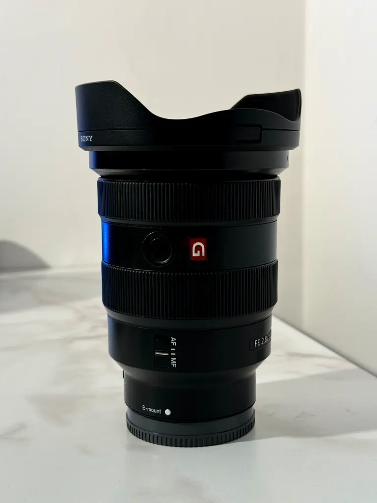 Sony 16-35mm f/2.8 Wide-Angle Lens - Perfect for Landscapes