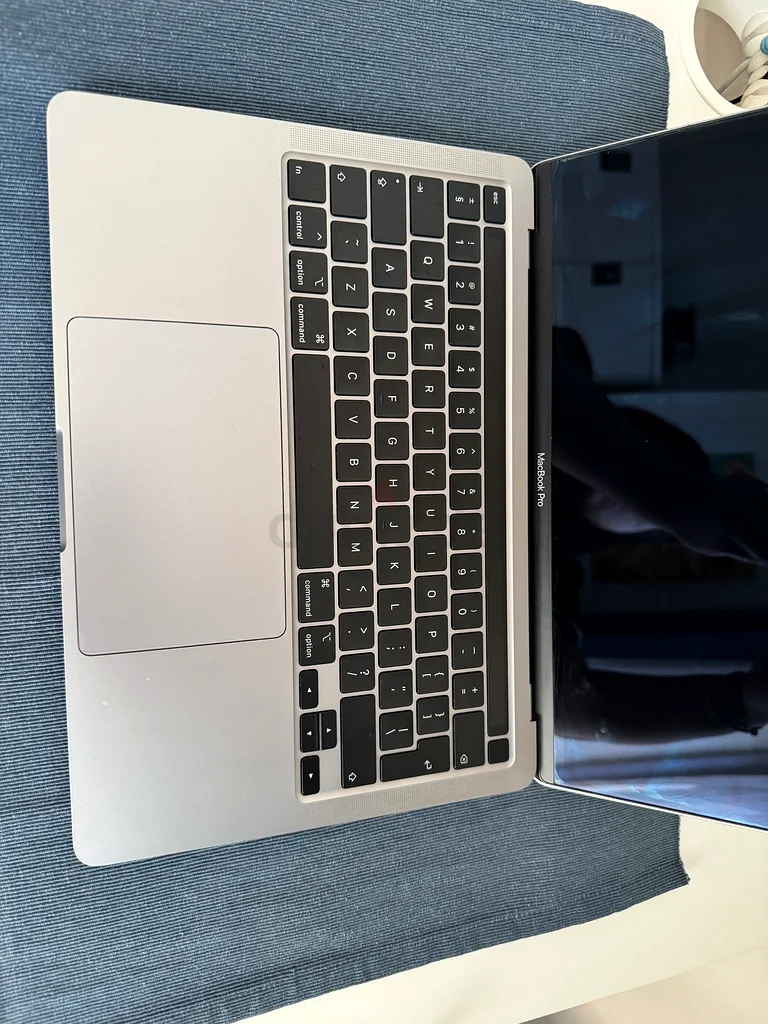 Sleek Apple MacBook Pro - Your Perfect Portable Companion!63167116621314111