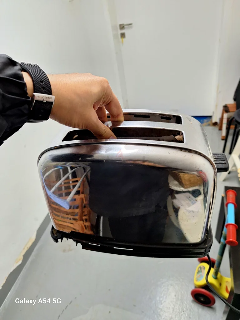 Sleek Stainless Steel Toaster - Perfect Breakfast Companion!632534783441951117