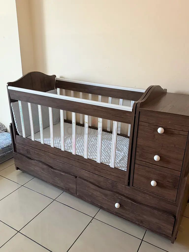 Baby crib for sale