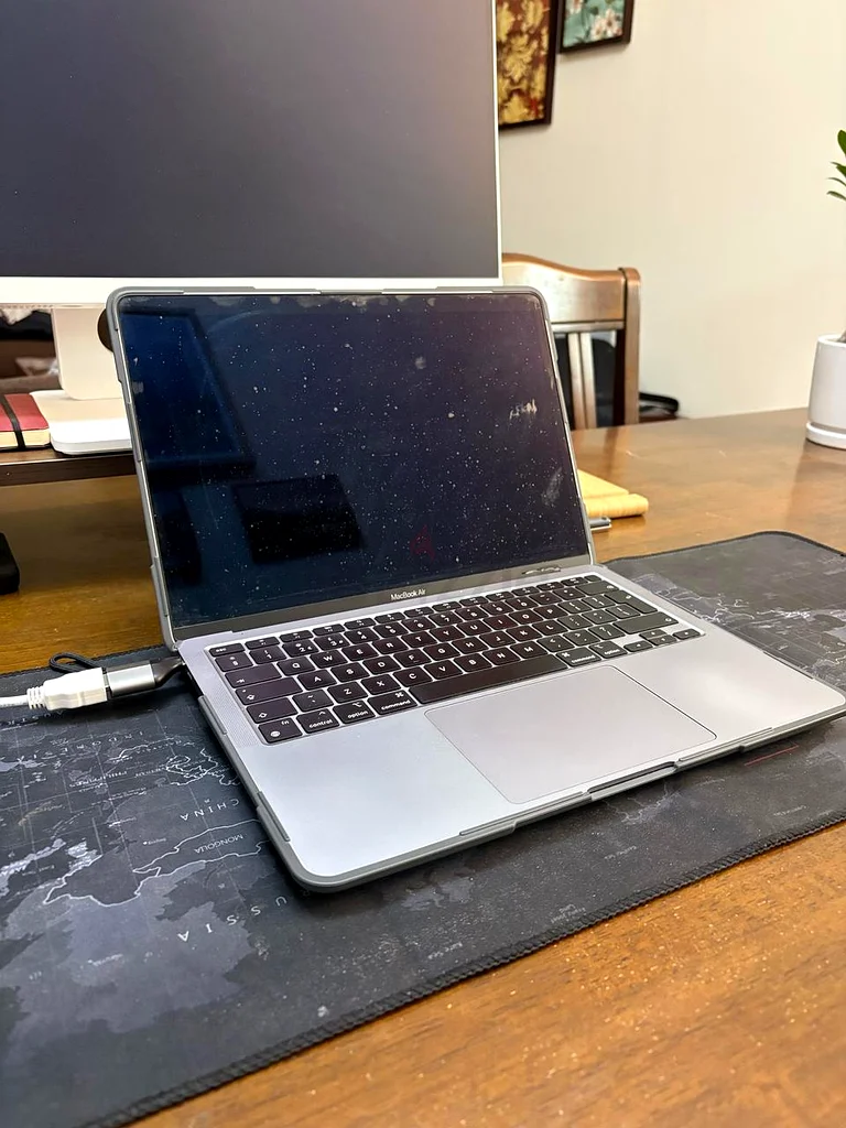بيع عاجل لجهاز Apple Macbook Air!629336942460171119