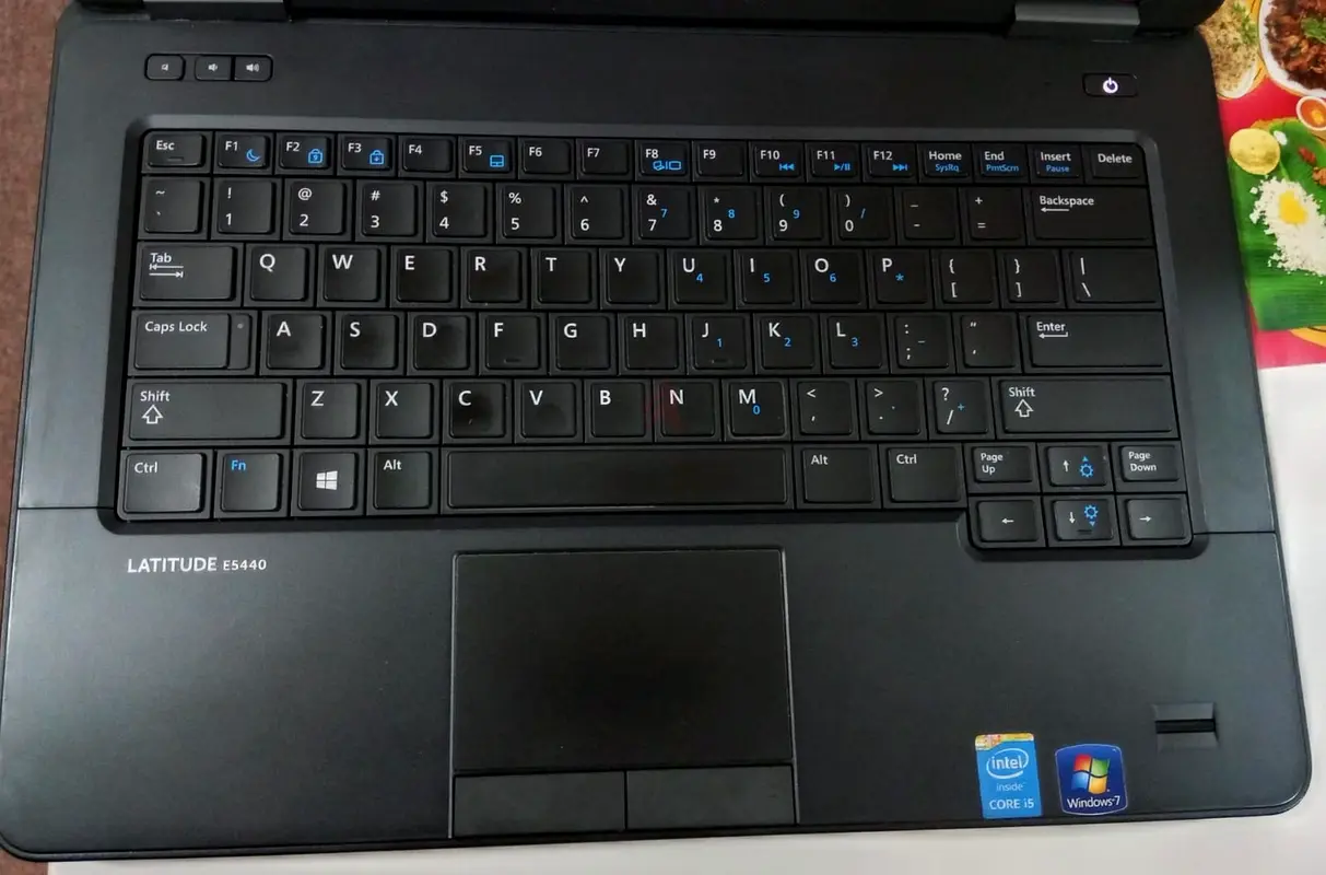Laptop Dell (i5) latitude e544063256074657410114