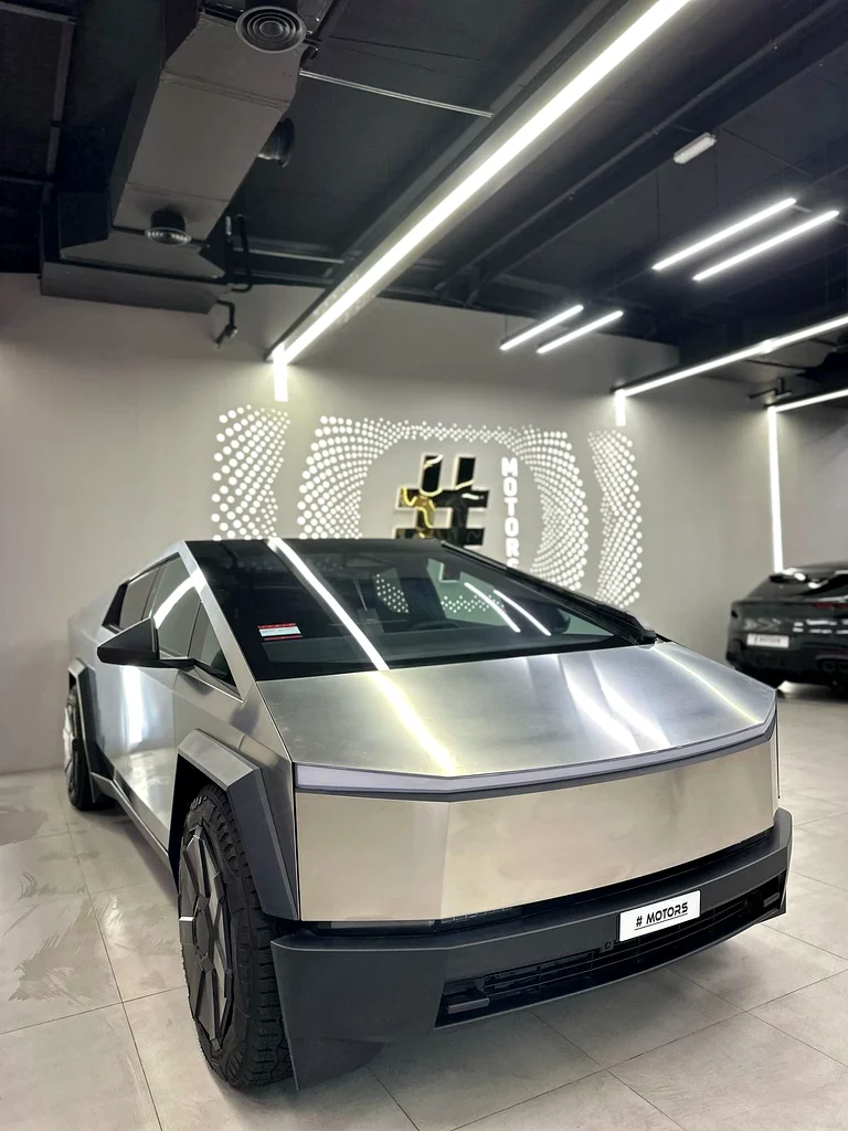 Tesla Cybertruck63134498237059111