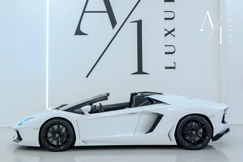 2014 LAMBORGHINI AVENTADOR LP 700-4 ROADSTER V12, VERY LOW KMS, FULL SERVICE HISTORY63154620953091111