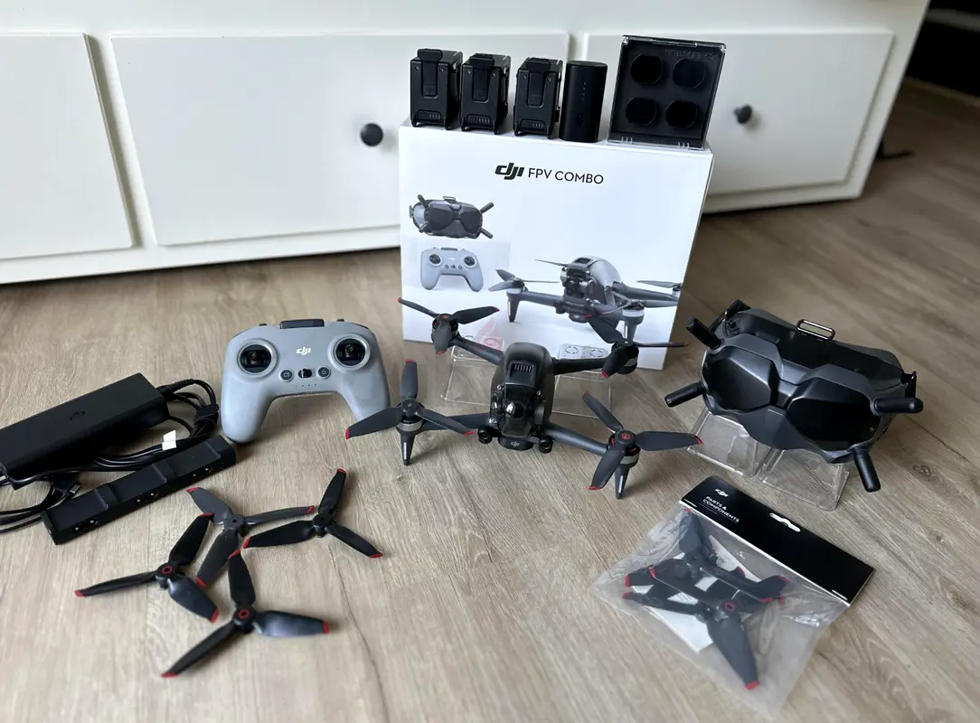 DJI FPV COMBO + 3 EXTRA BATTERIES MEW NEW NEW