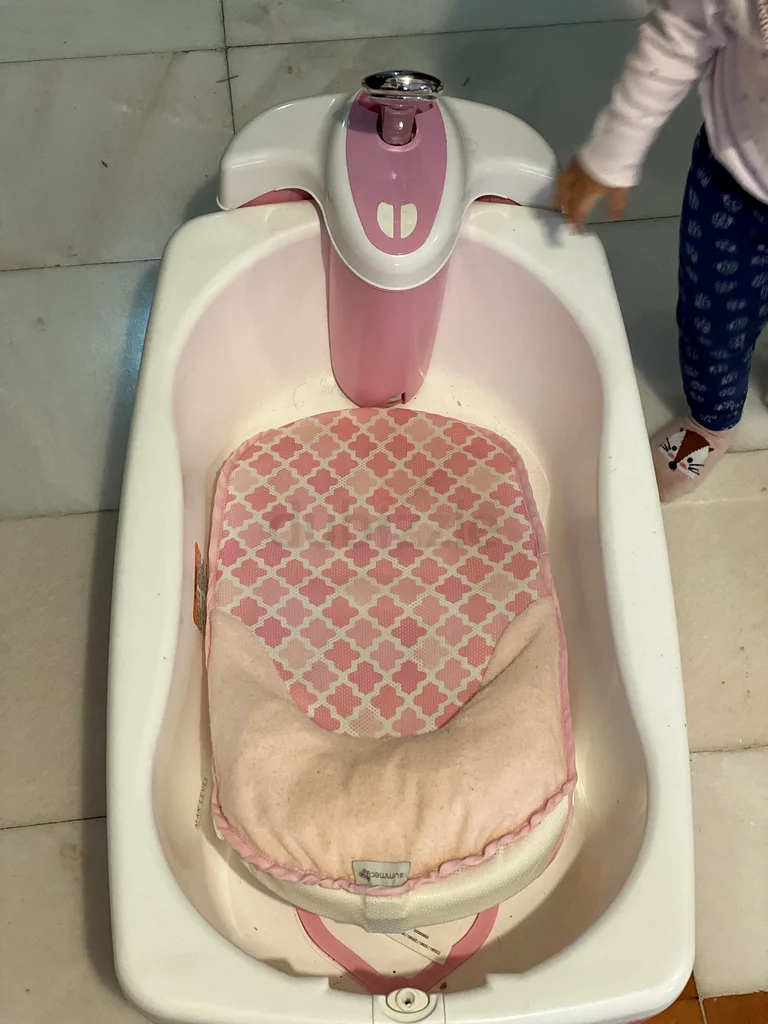 Jacuzzi Baby Bath Tub with Soft Cushion - Ideal for Newborns!632272817210891111