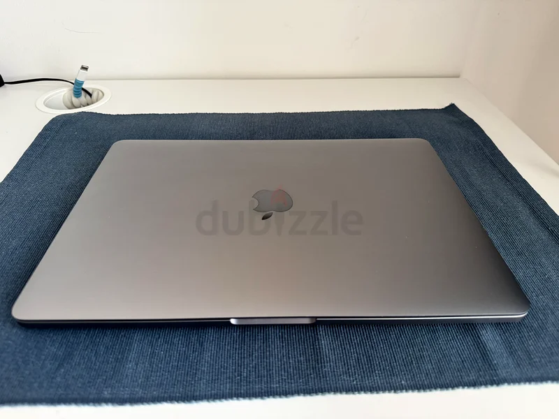 Sleek Apple MacBook Pro - Your Perfect Portable Companion!63167116621314113