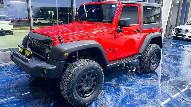 Jeep Wrangler Sport 2015 Gulf model, agency condition, with Fox shocks and Borla exhaust, number one, very clean.631717435046421114