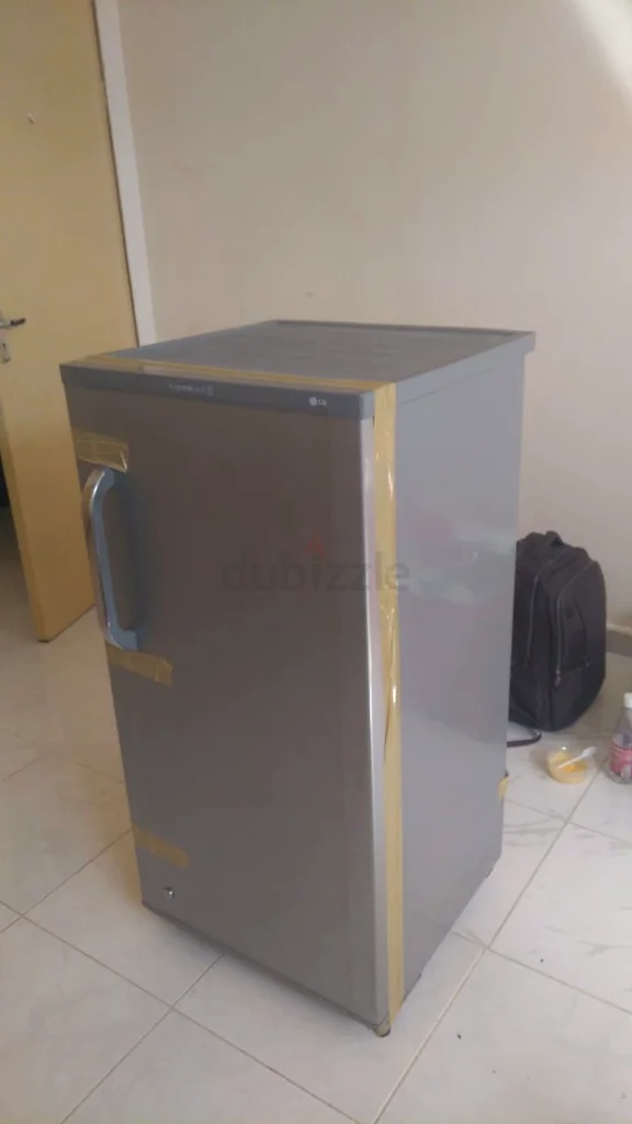 ثلاجة رمادية صغيرة - مثالية للمساحات المحدودة!63253485430914111