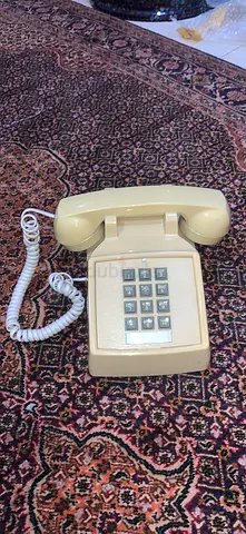 Vintage Landline Telephone - Classic Style!