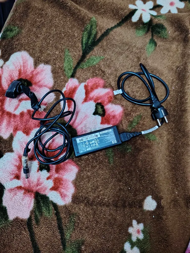 شاحن لاب توب 65 واط من HP للبيع !!!