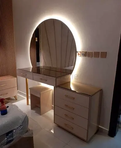 Stunning Modern Vanity Table with LED Mirror