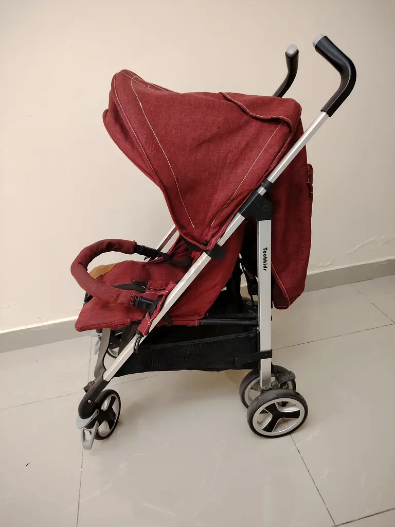 Stylish and Compact Stroller for Your Little One63204850454402111