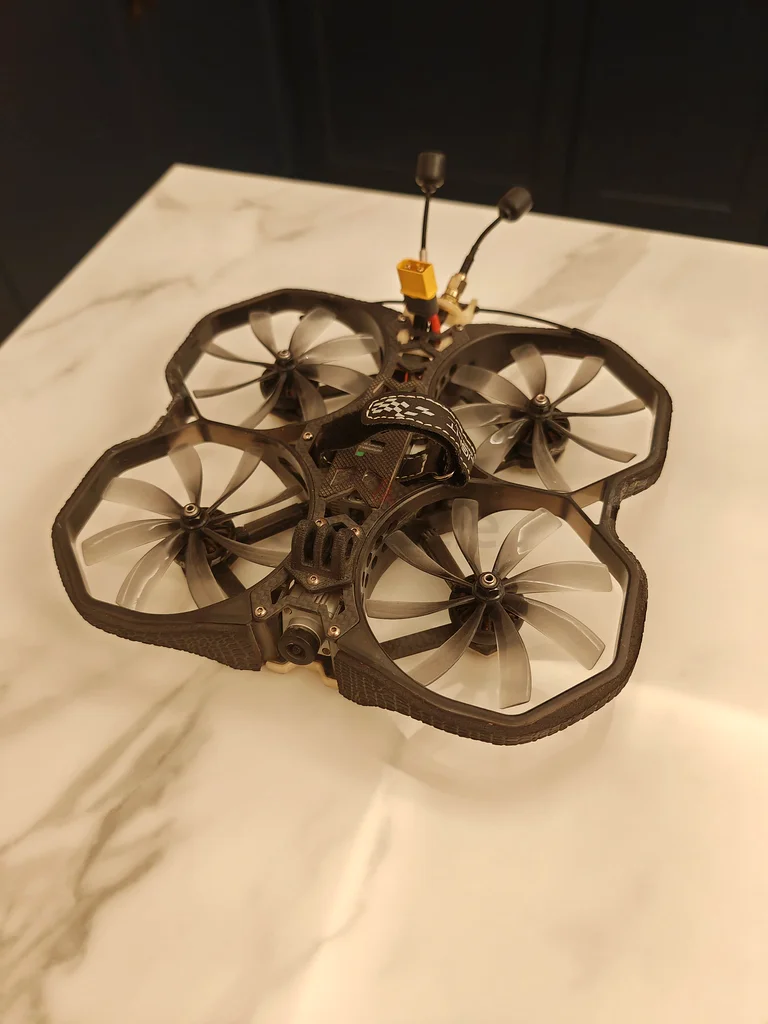 طائرة مسيرة FPV63234611829505111