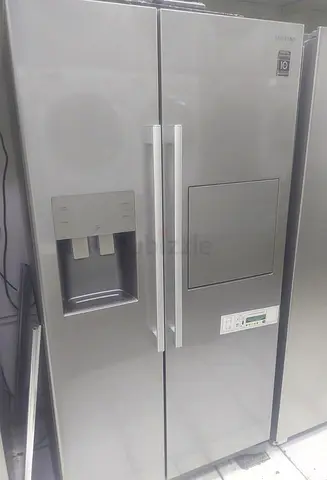 Samsung Side-by-Side Refrigerator with Water Dispenser