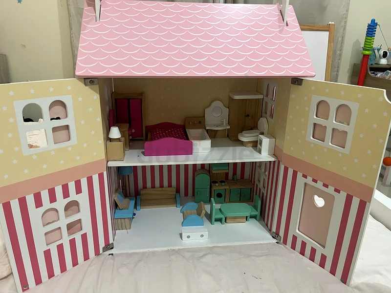 Wooden dollhouse63194601666307111