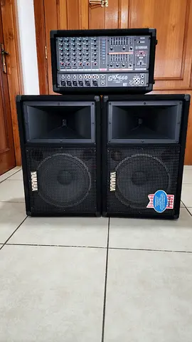 Yamaha Mixer with Speakers