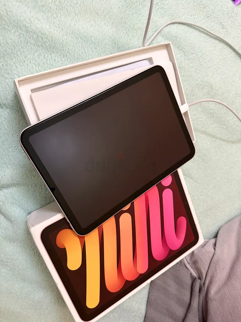 Apple iPad with Case - Like New!63214896836226111