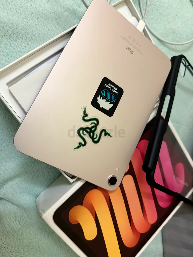 Apple iPad with Case - Like New!63214896836226112