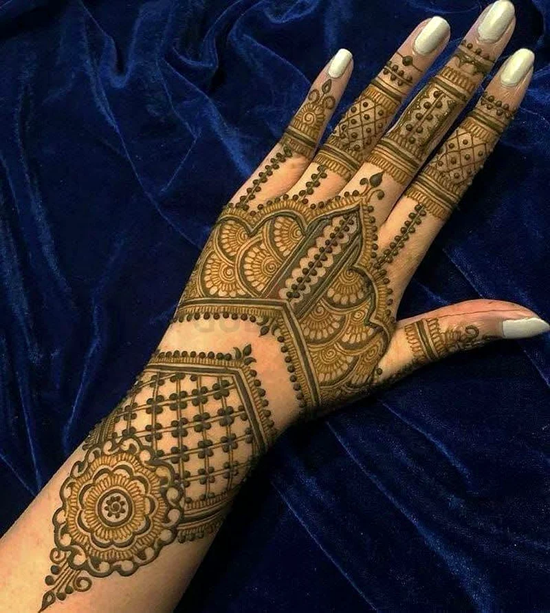 فنانة الحناء نازلي63188189070209111