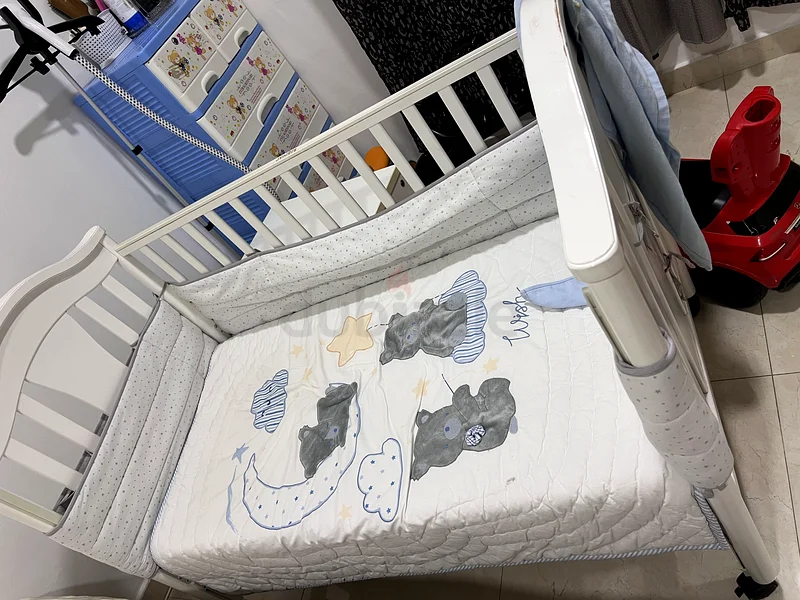 Juniors white Crib - Perfect for Your Littl e One63206393081345113