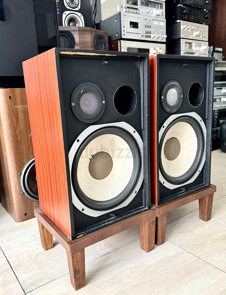 زوج كلاسيكي من مكبرات صوت JBL للبيع (نادر)63261838379265112