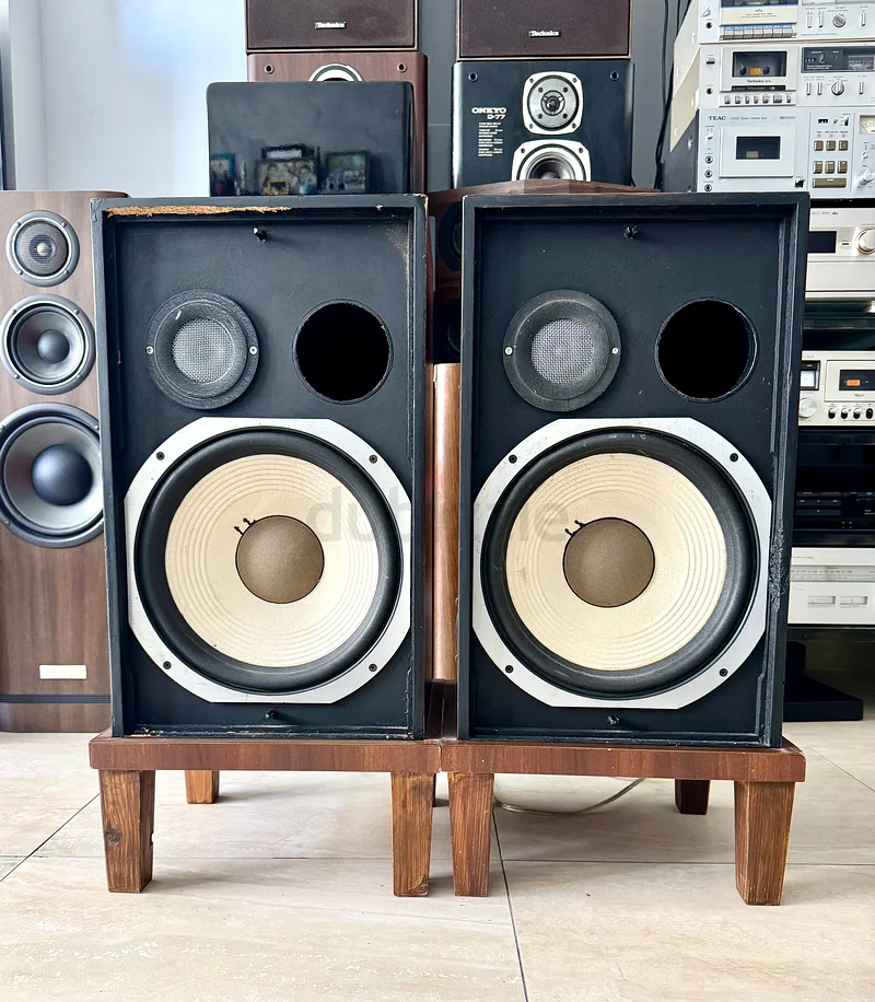 زوج كلاسيكي من مكبرات صوت JBL للبيع (نادر)63261838379265114
