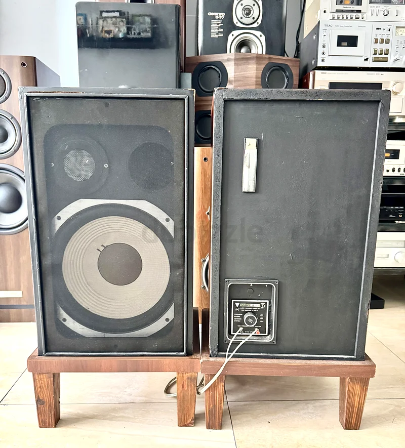 زوج كلاسيكي من مكبرات صوت JBL للبيع (نادر)63261838379265113