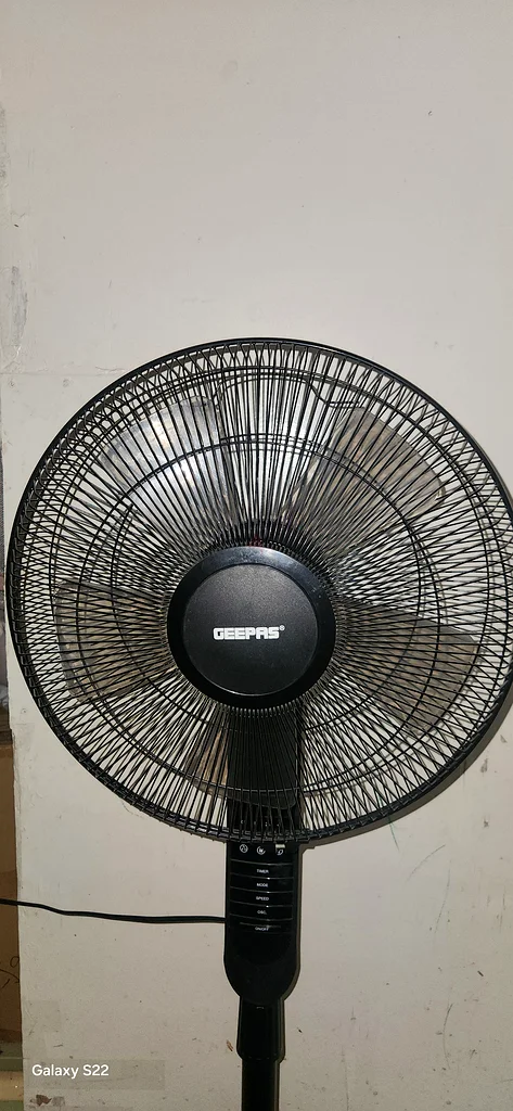 مروحة واقفة من جيبرس مع جهاز تحكم عن بعد للبيع63220326131715111