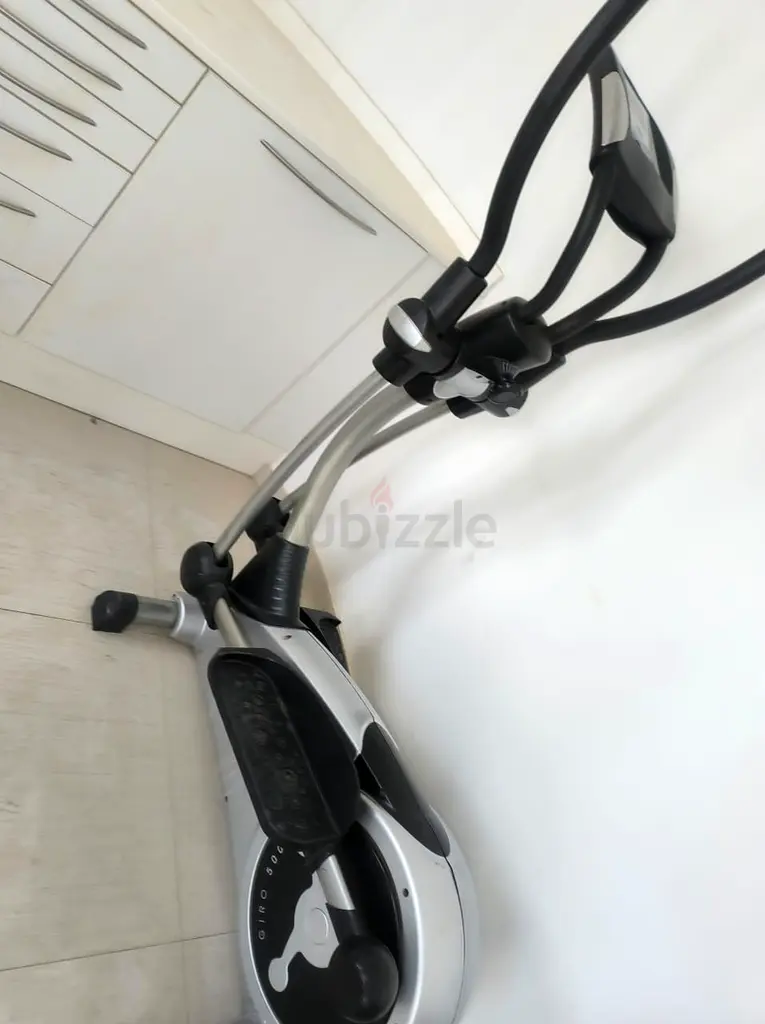Elliptical trainer63241128421378113