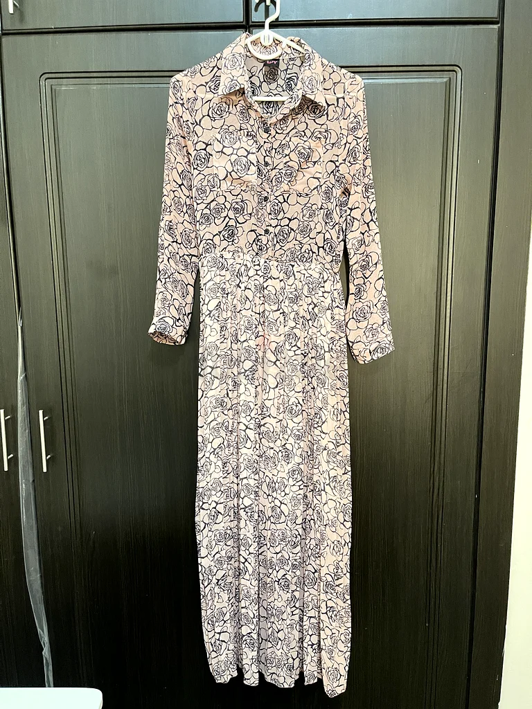 ( Reserved already waiting for pick up) Free clothings. Long dress. Modest wear.63264590520065111