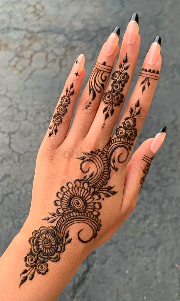 Henna artist63221351608067111