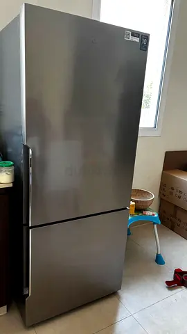 Electrolux refrigerator bottom freezer like new condition