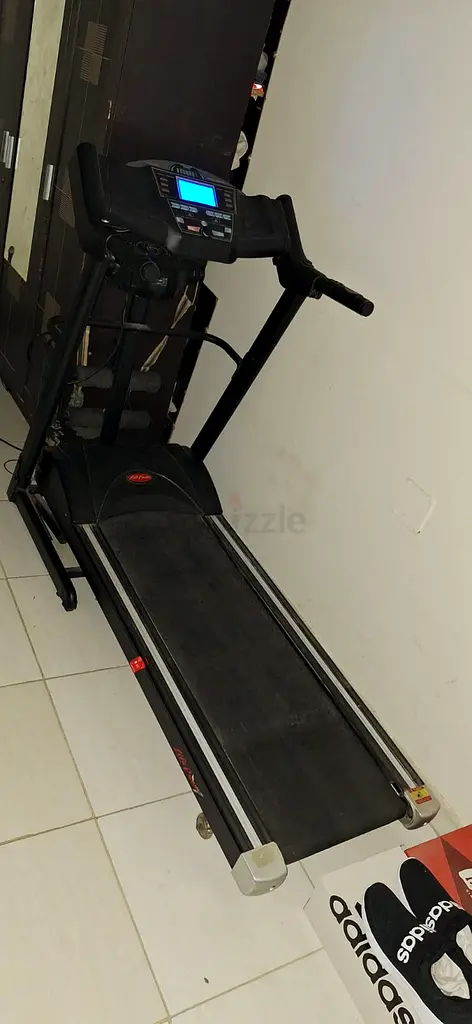 Treadmill with massager63241128399362111