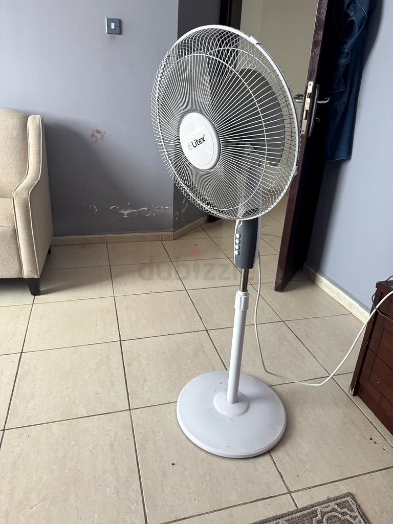 مروحة كهربائية واقفة أنيقة وقوية للبيع63220326145409112