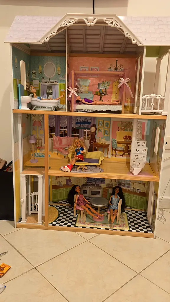 Doll house63207889187715111