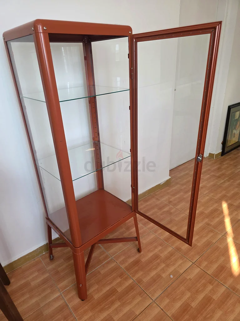 أرفف خلفية من المعدن والزجاج63218314841985111