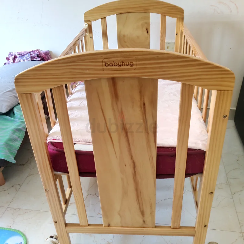 سرير أطفال مستعمل برفق - مثالي لطفلك الصغير!63208856113539111