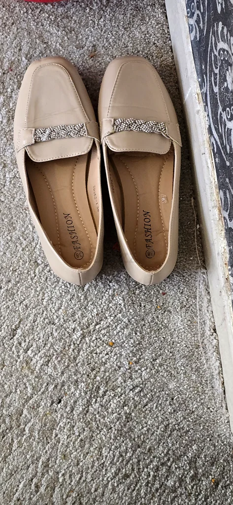 Shoes for free size 3862929657327617112
