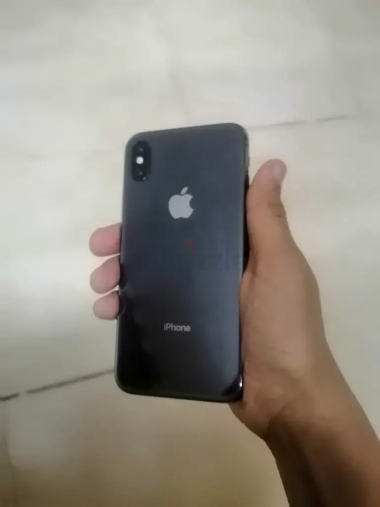 آيفون X بسعة 64 جيجابايت للبيع