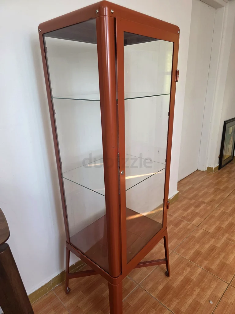 أرفف خلفية من المعدن والزجاج63218314841985112
