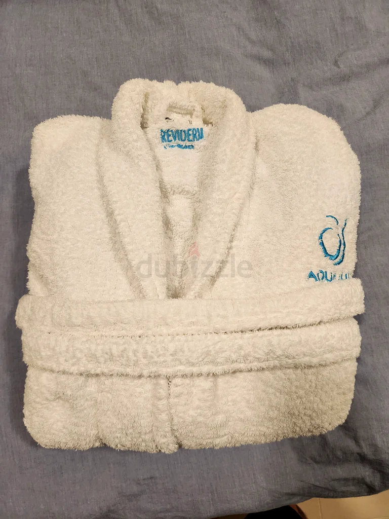 Cozy White Baby Bathrobe for Your Little One63206394562947113
