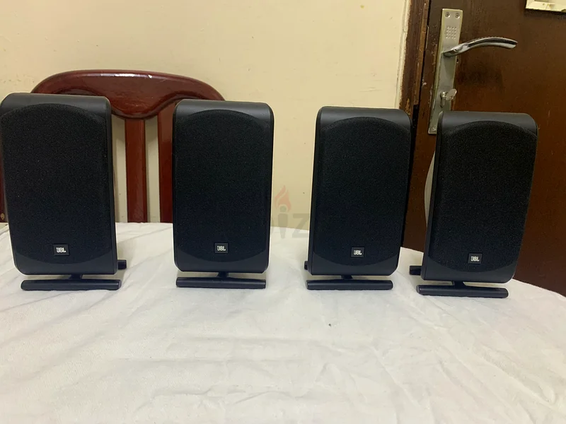 5 مكبرات صوت JBL مع أسلاك63261838109955111